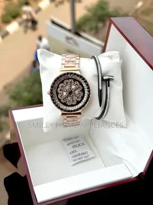 Unique Labaoli Women's Wrist Analog Time Piece With Bracelet