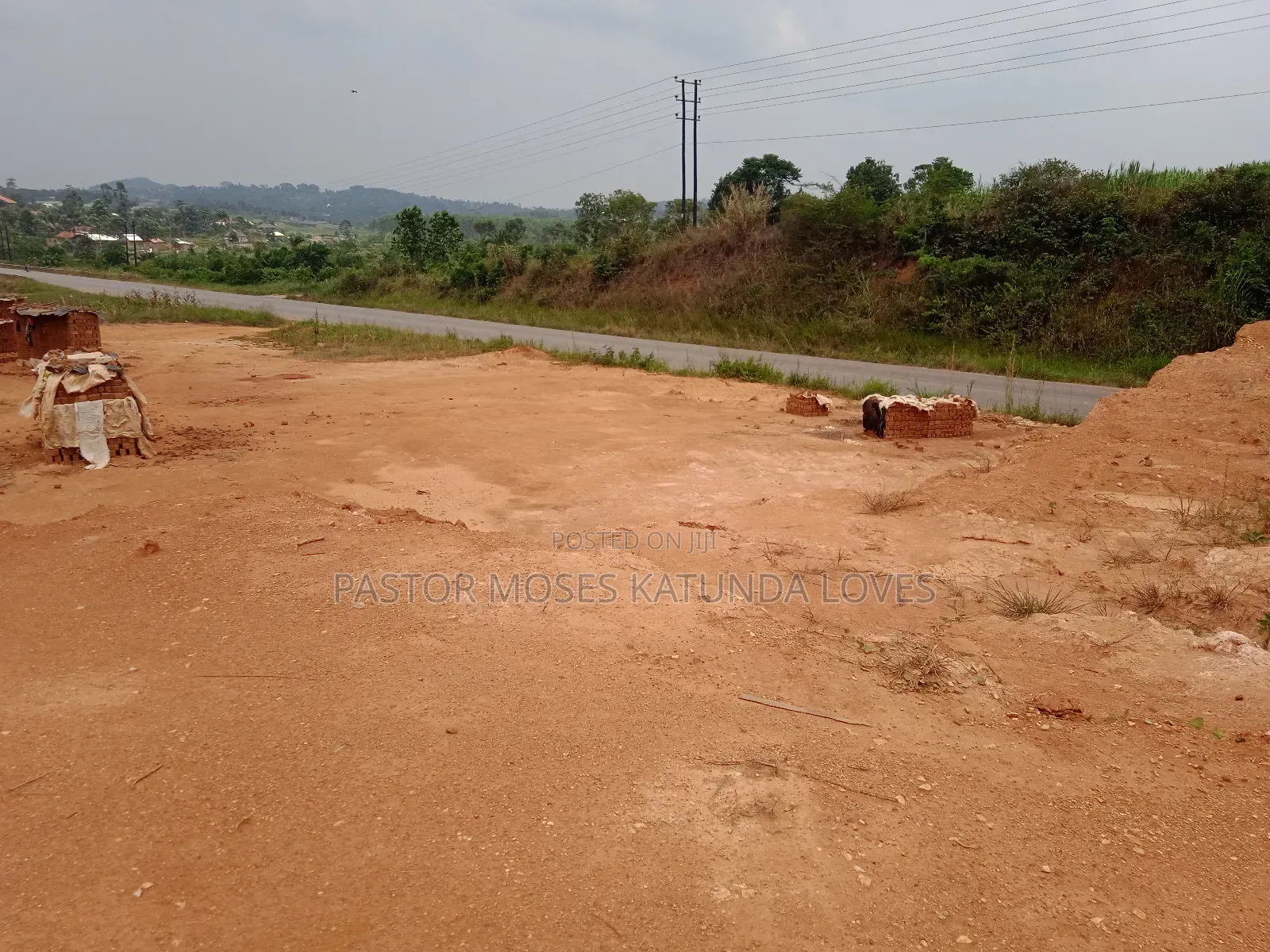 1acre Hoima Road Touching Tarmac at Kakiri