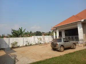 Furnished 4bdrm Bungalow in Kira for sale