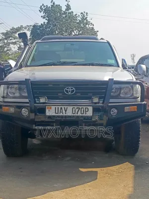 Photo - Toyota Land Cruiser 90 Automatic 2000 Off white