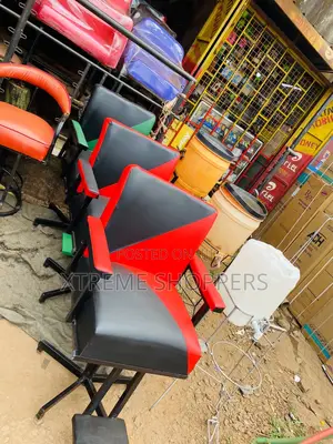 Leveled Chair / Barber Chair /Saloon Chair