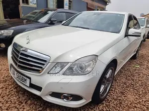 Photo - Mercedes-Benz E300 2011 White