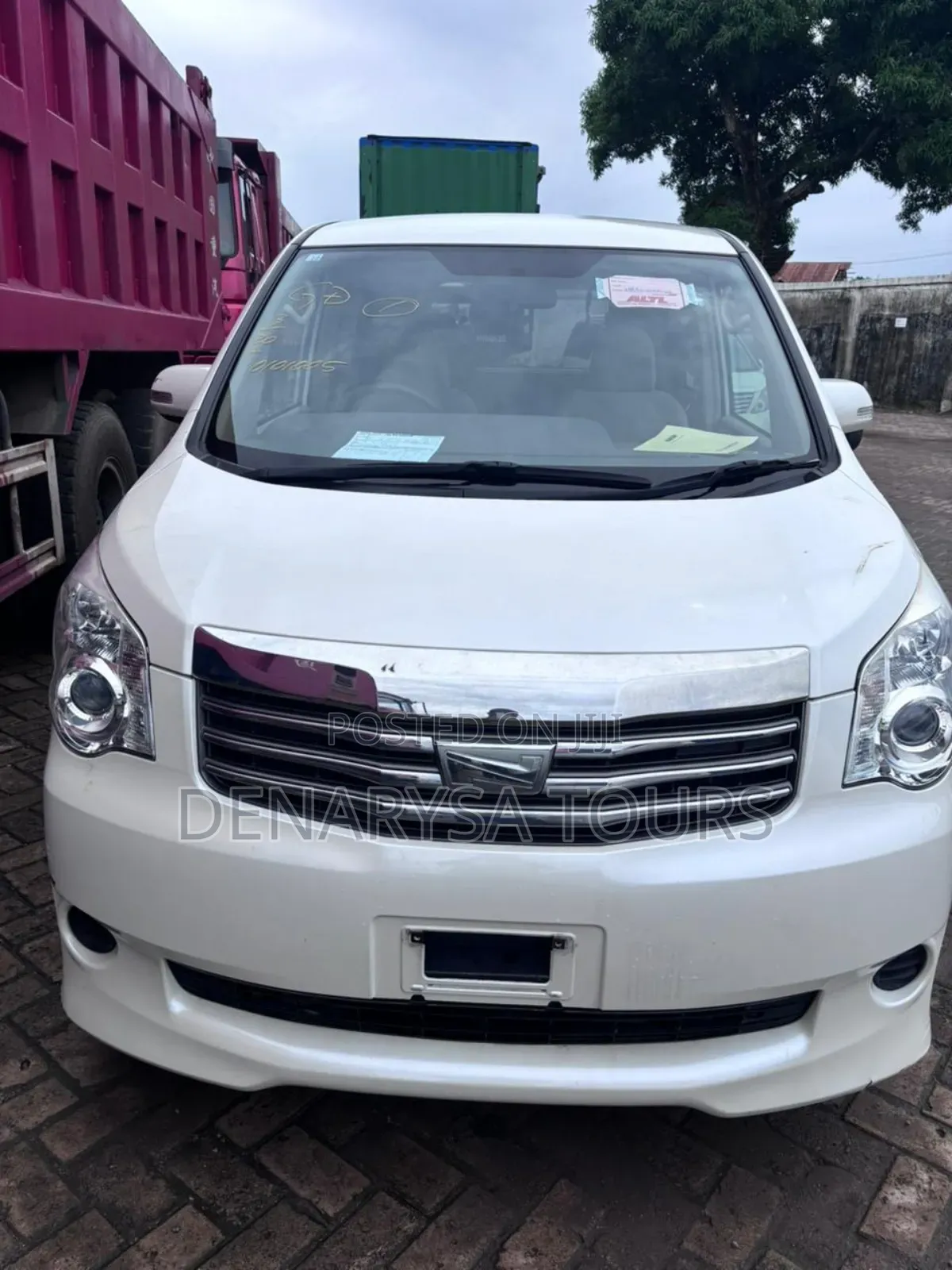 Toyota Noah 2012 White