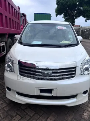 Toyota Noah 2012 White