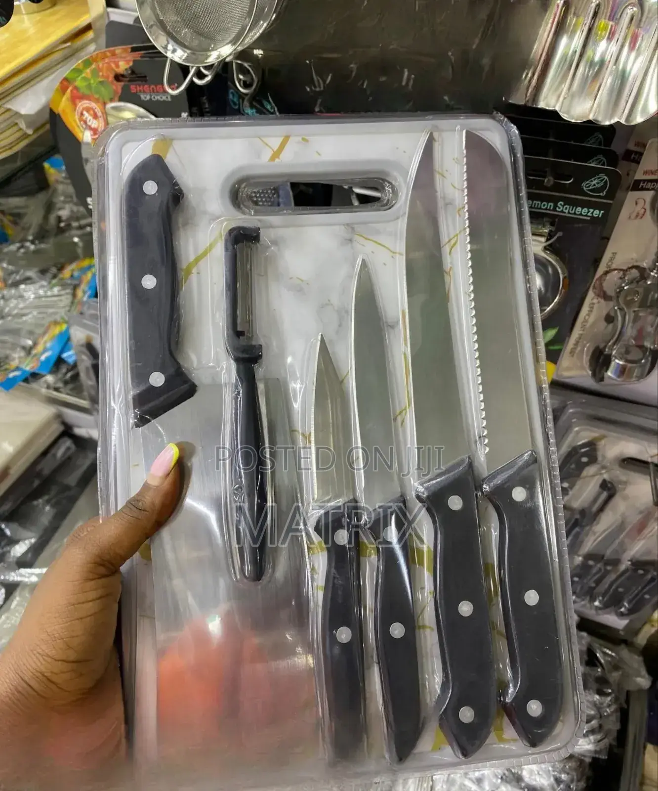 6-Piece Knife Set With Durable Plastic Chopping Board