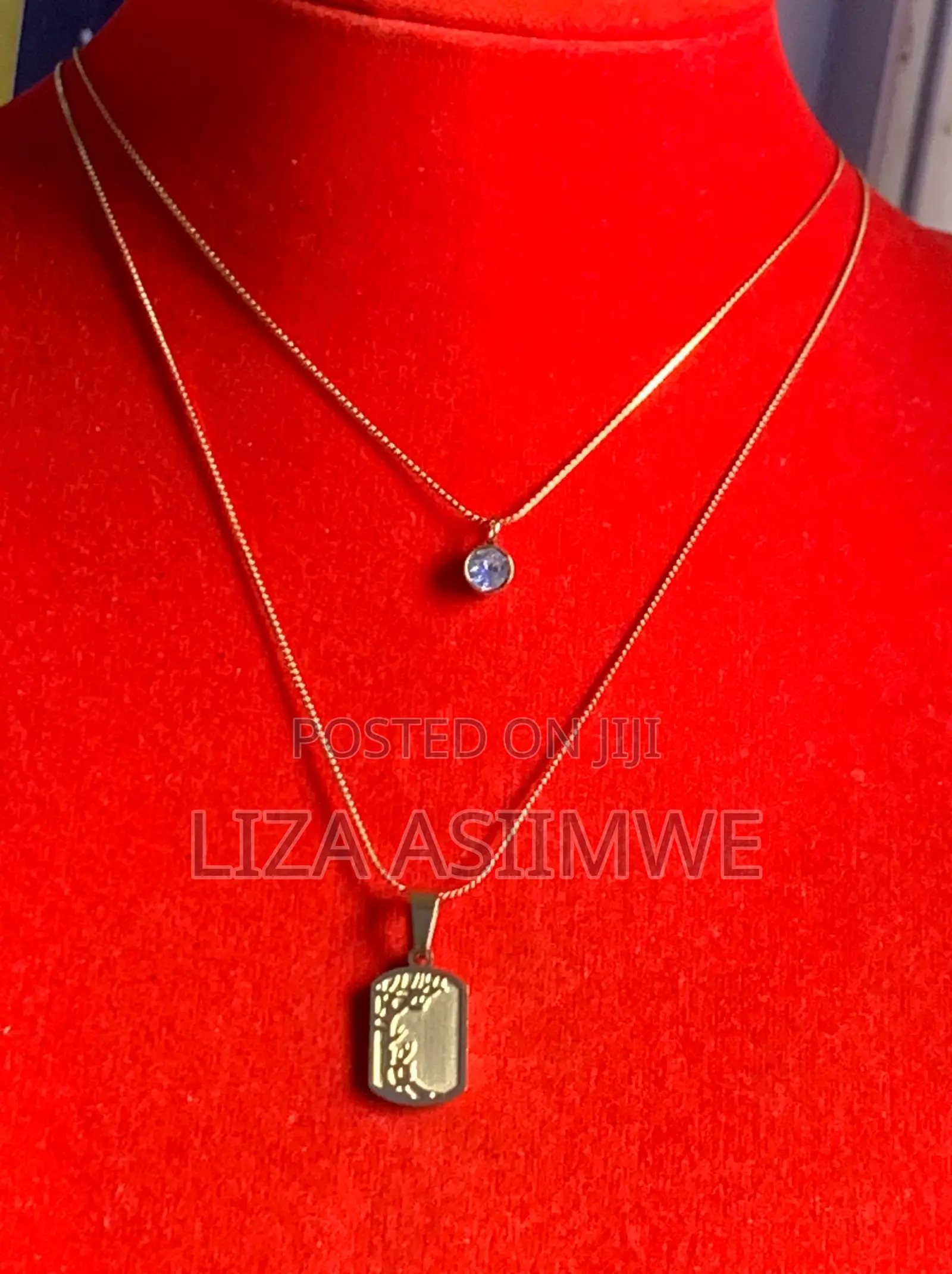 Layered Elegance: Your Daily Sparkle Necklace