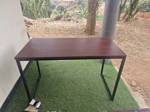 Stud Table Etimo
