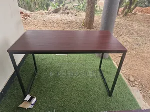 Stud Table Etimo