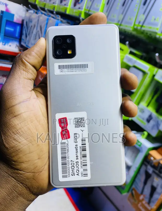 Sharp Aquos R SHV39 64 GB Gray in Central Division - Mobile