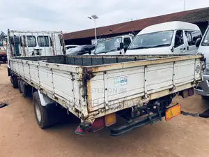 Isuzu Truck Long Chassis Perfect