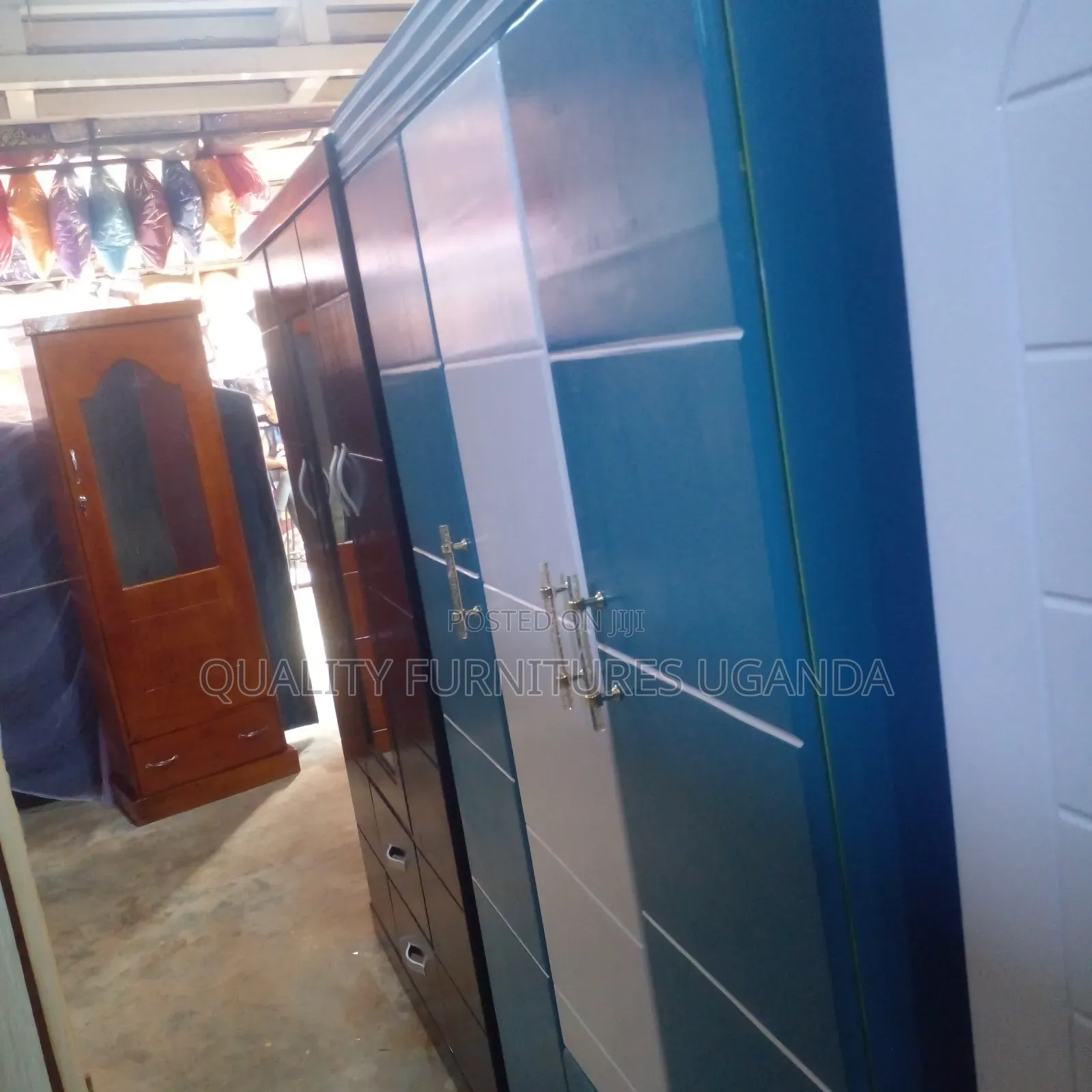 Magnetic Handle Side Board