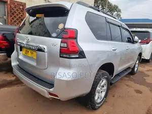 Toyota Land Cruiser Prado 2.7 i 2012 Gray