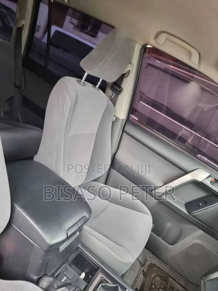 Toyota Land Cruiser Prado 2.7 i 2012 Gray