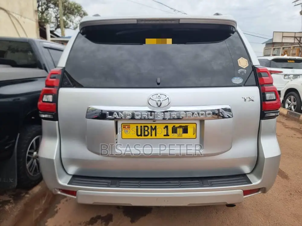 Toyota Land Cruiser Prado 2.7 i 2012 Gray