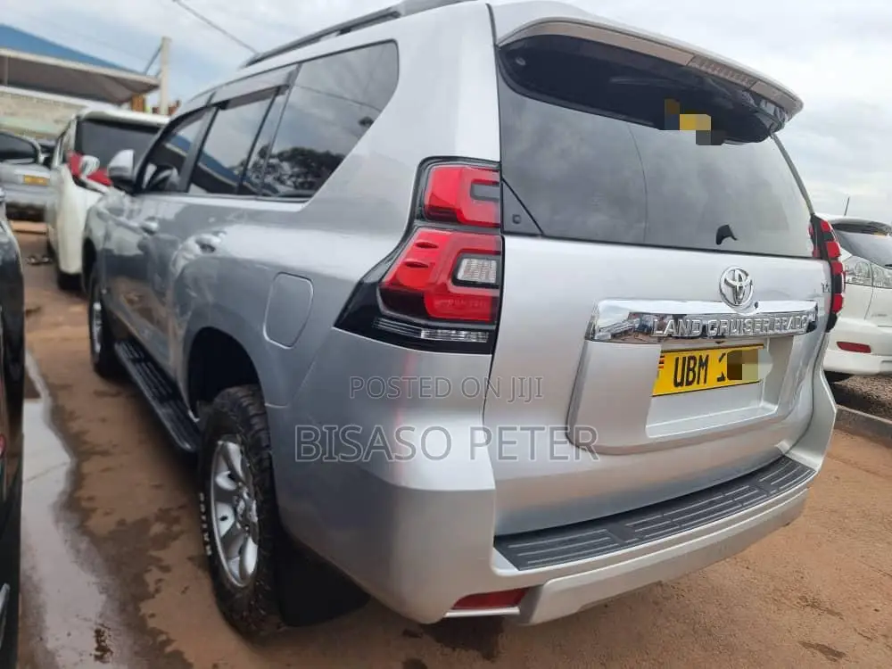 Toyota Land Cruiser Prado 2.7 i 2012 Gray