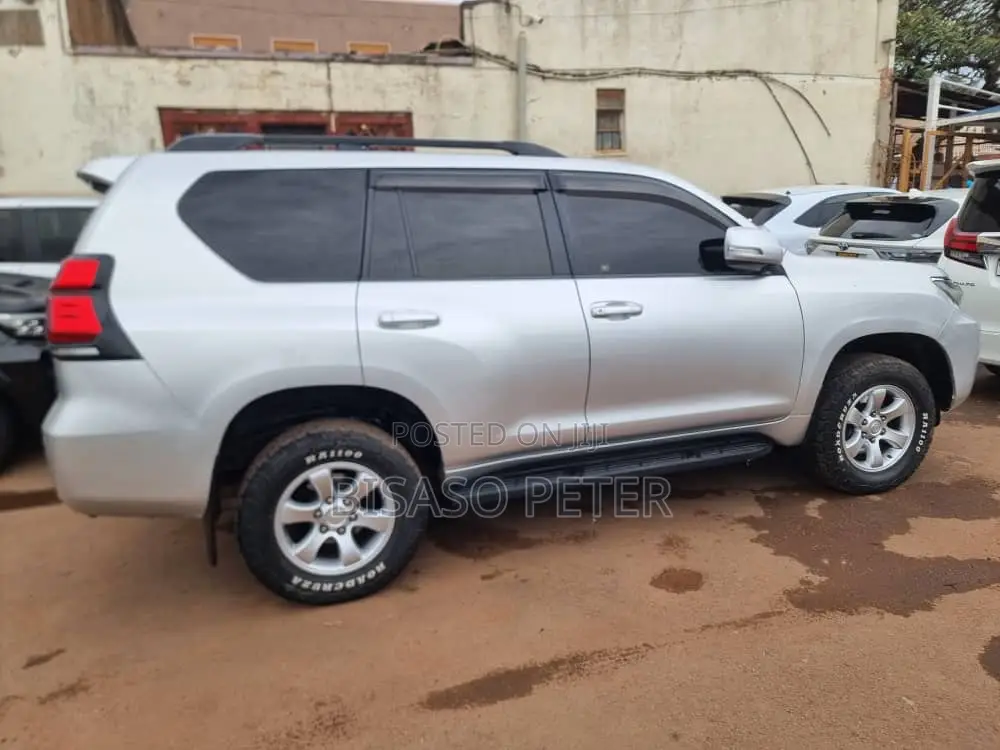 Toyota Land Cruiser Prado 2.7 i 2012 Gray