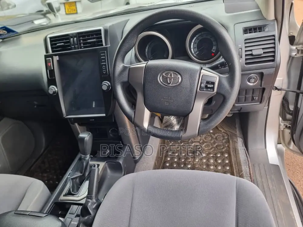 Toyota Land Cruiser Prado 2.7 i 2012 Gray