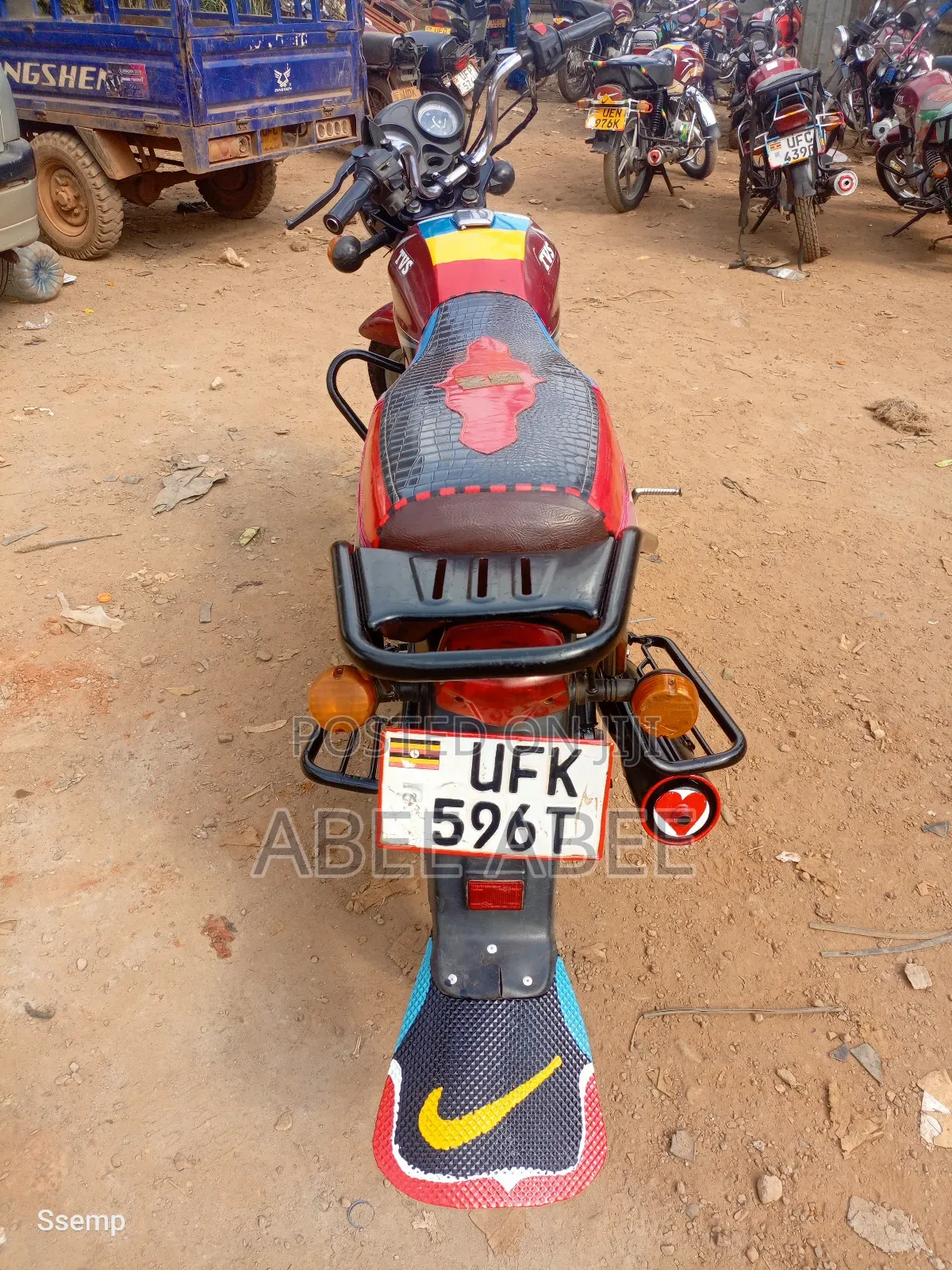 TVS HLX 125 2020 Red
