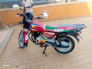 Bajaj Boxer 125 2024 Red