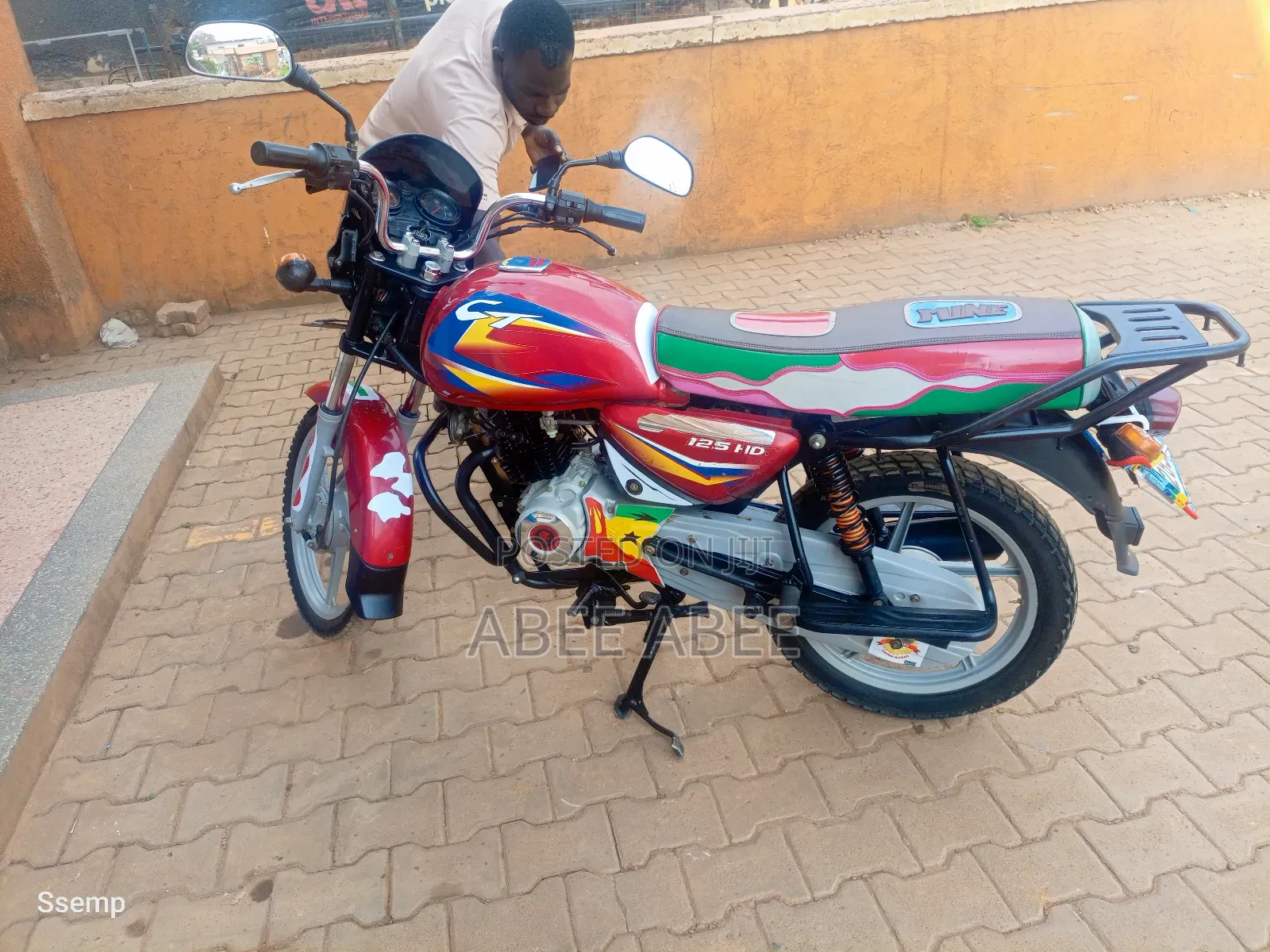 Bajaj Boxer 125 2024 Red