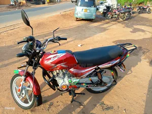 Bajaj Boxer 125 2021 Red
