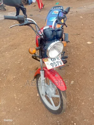 Bajaj Boxer 125 2021 Red