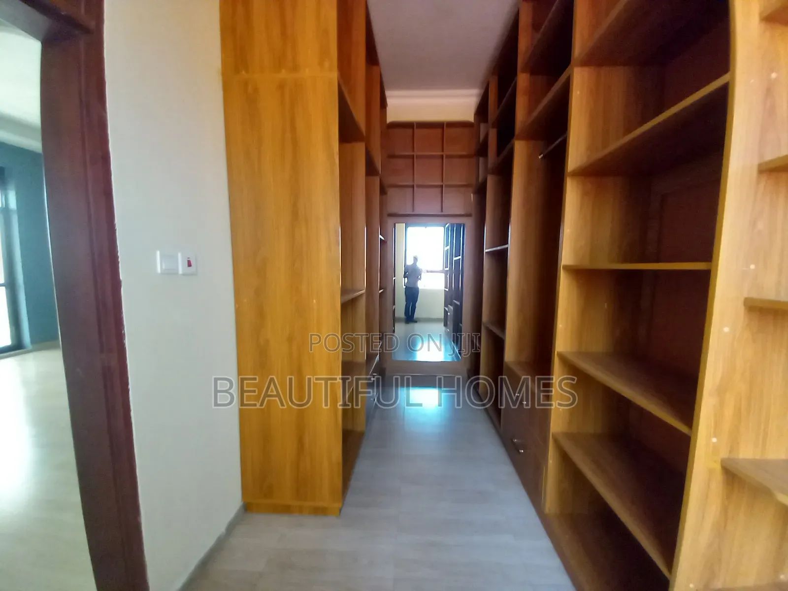 Furnished 6bdrm Mansion in Kira for sale