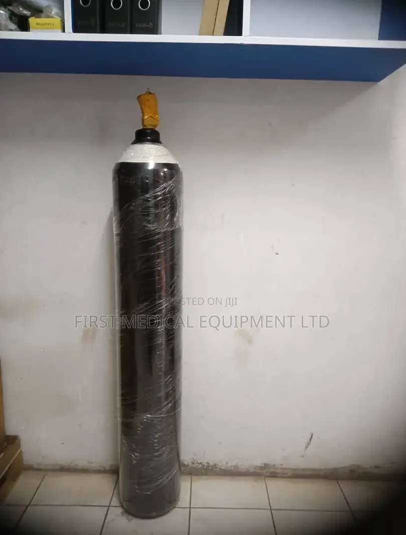 Oxygen Cylinders With Gas