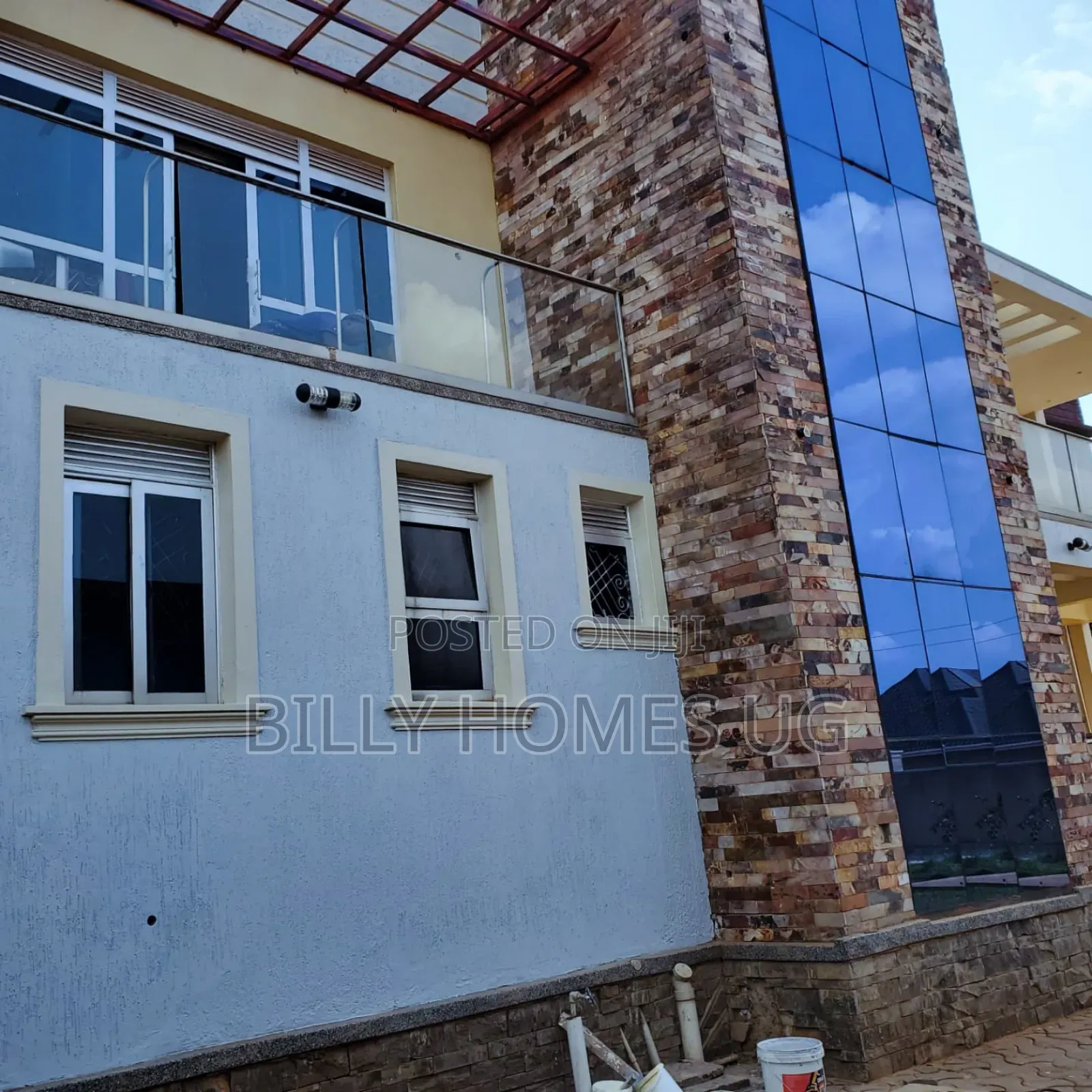 6bdrm Mansion in Kira for rent