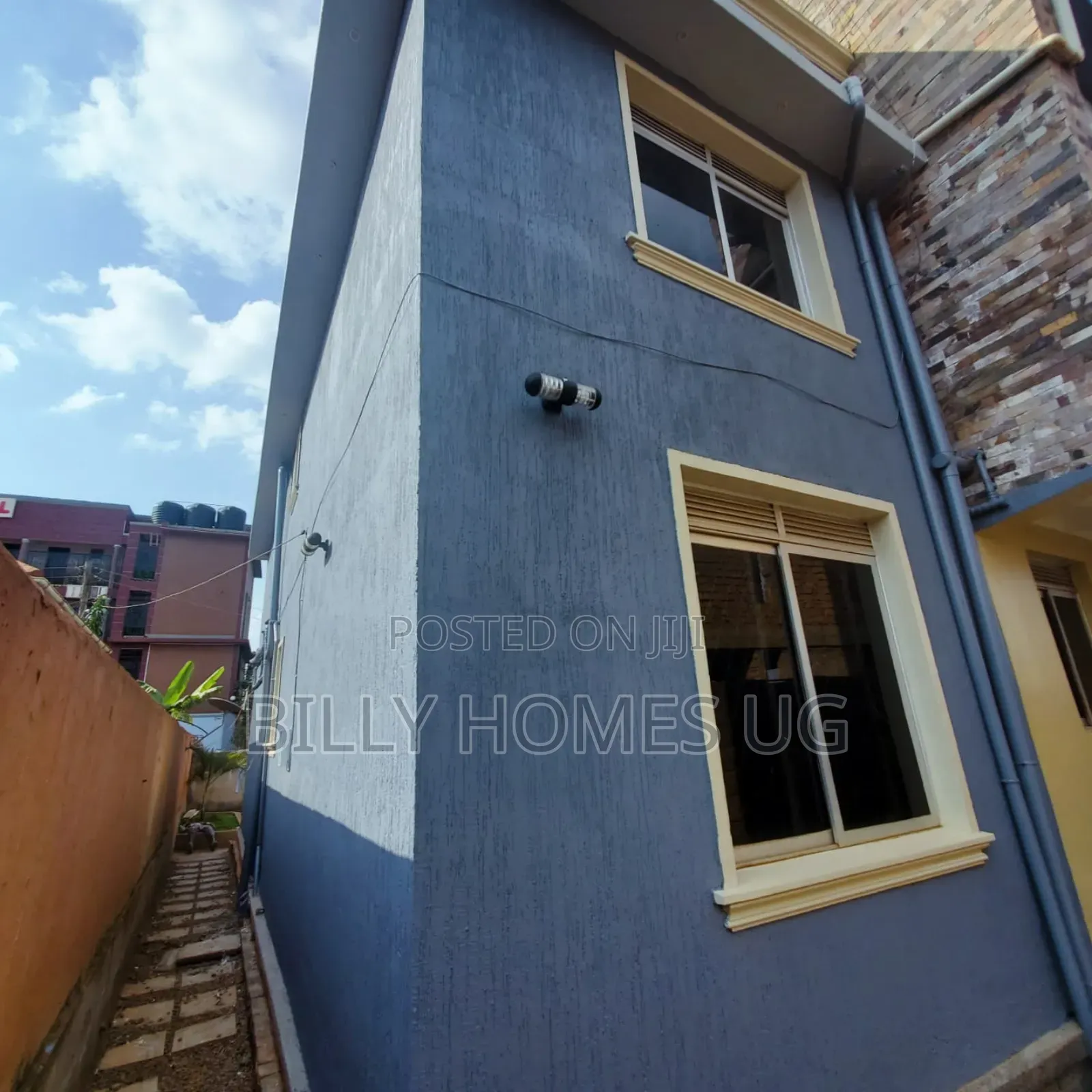 6bdrm Mansion in Kira for rent