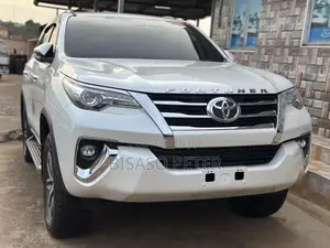 Toyota Fortuner 2.4 D RWD 2018 White