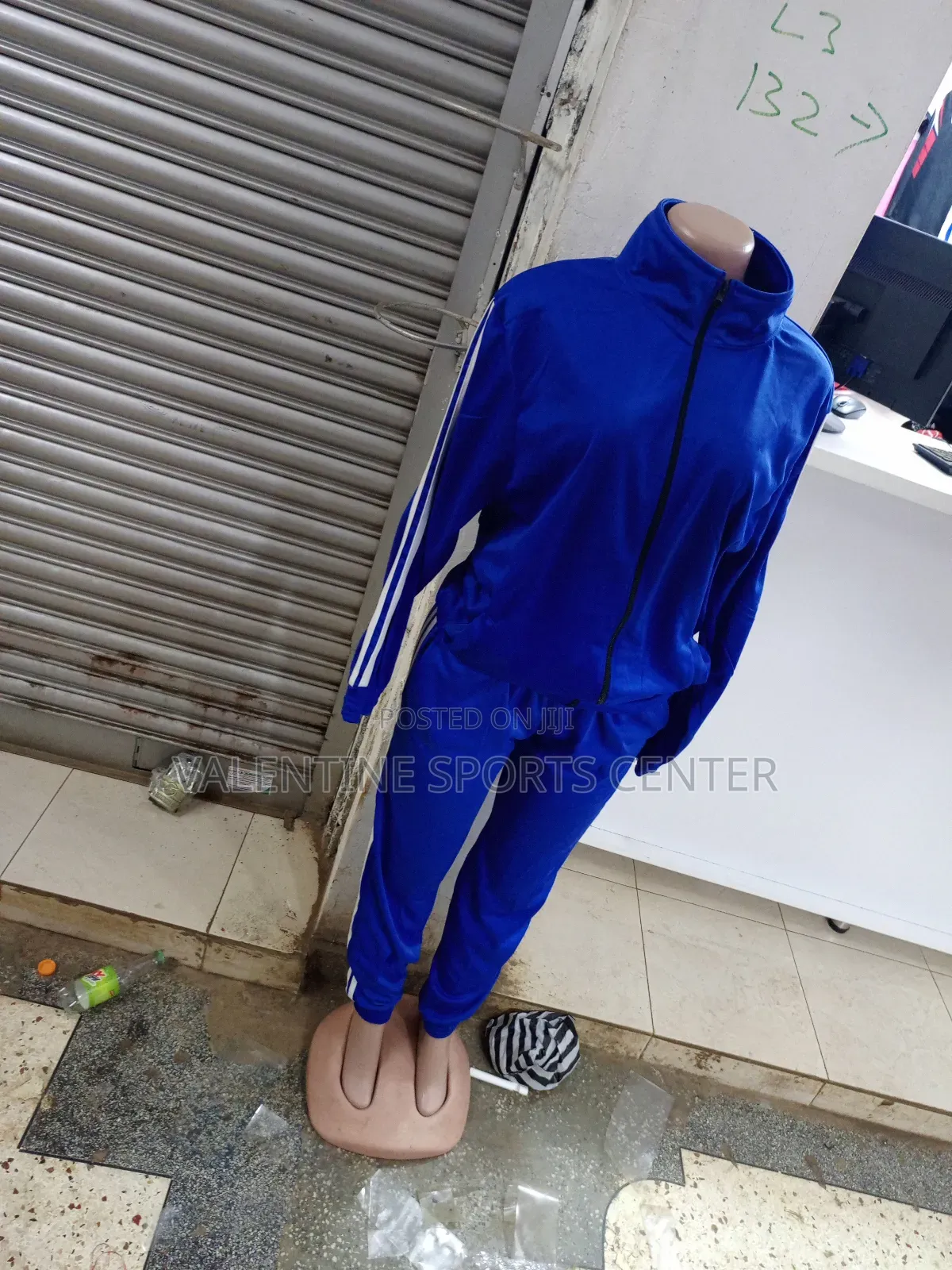 Telling Adidas Tracksuit Original Colors and Sizes