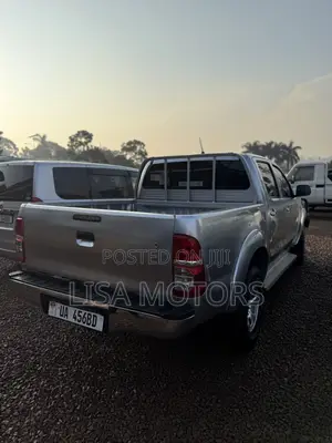 Toyota Hilux 3.0 D-4D 4x4 2015 Silver
