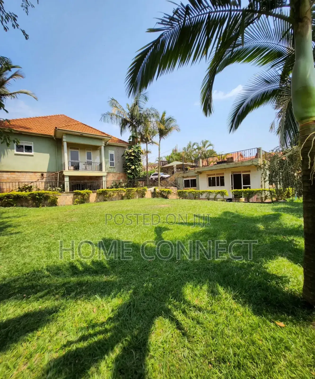 4bdrm Bungalow in Muyenga Kiwafu Road, Central Division for rent
