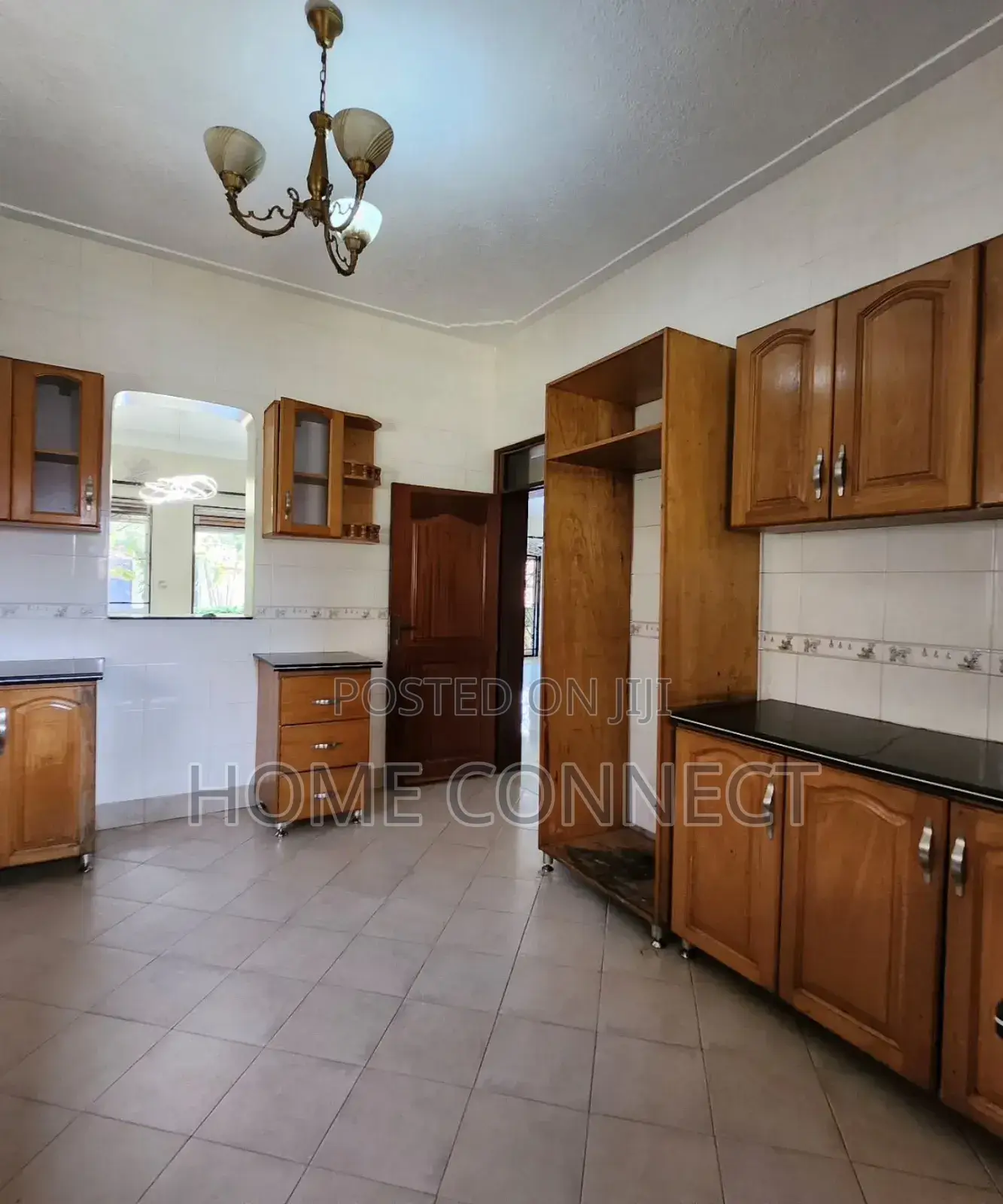 4bdrm Bungalow in Muyenga Kiwafu Road, Central Division for rent