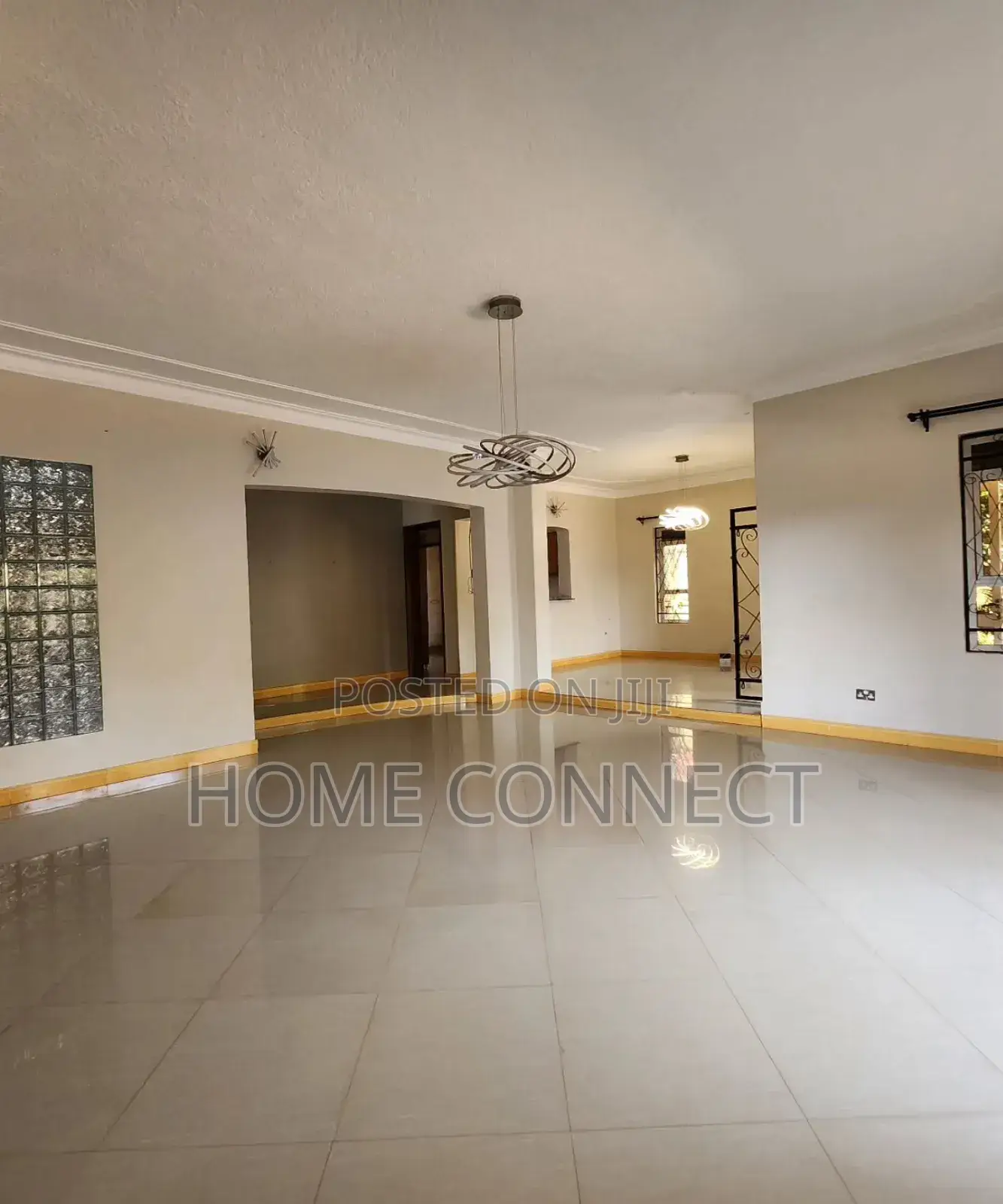 4bdrm Bungalow in Muyenga Kiwafu Road, Central Division for rent