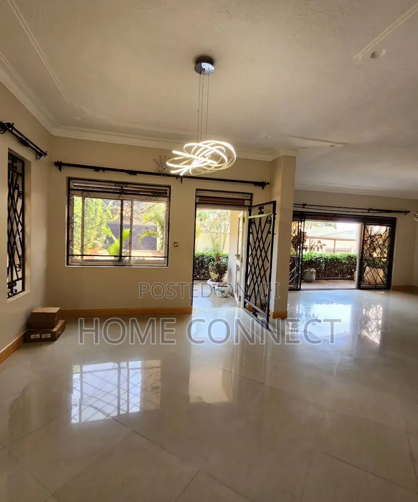 4bdrm Bungalow in Muyenga Kiwafu Road, Central Division for rent