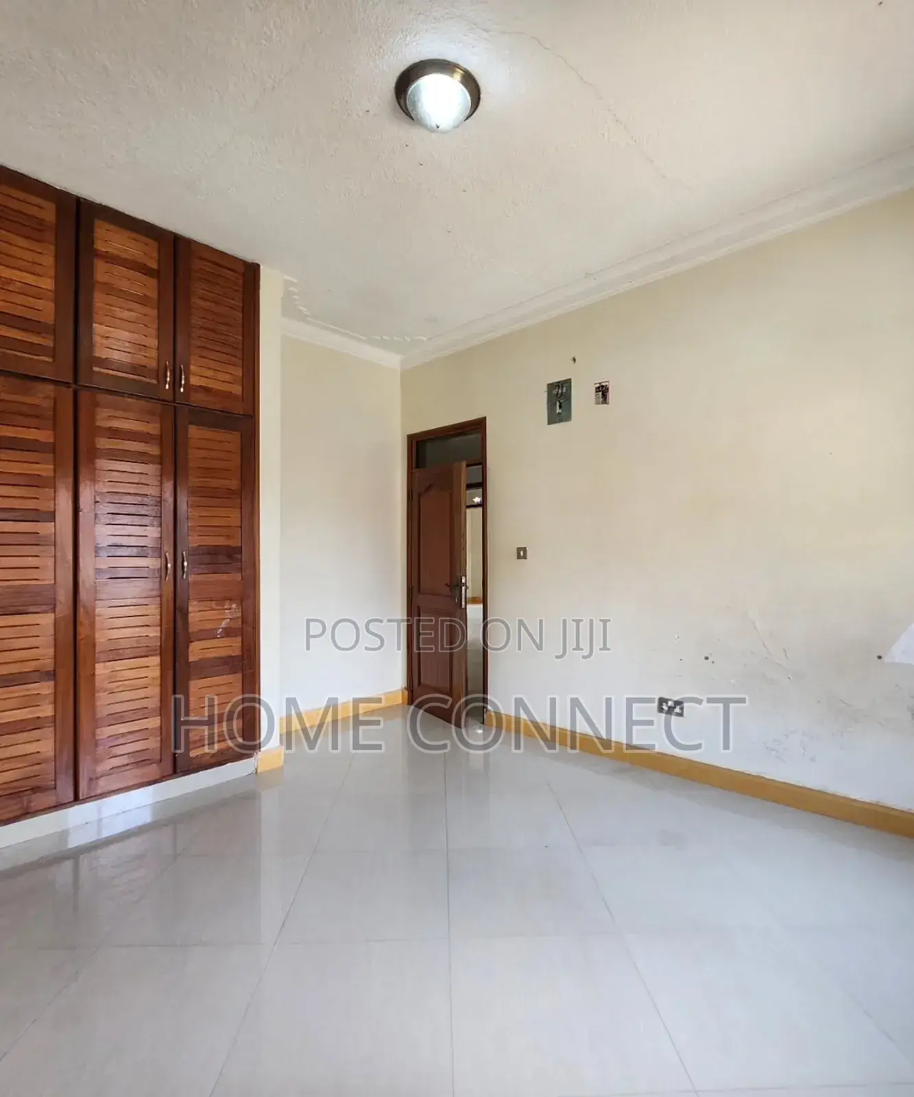 4bdrm Bungalow in Muyenga Kiwafu Road, Central Division for rent