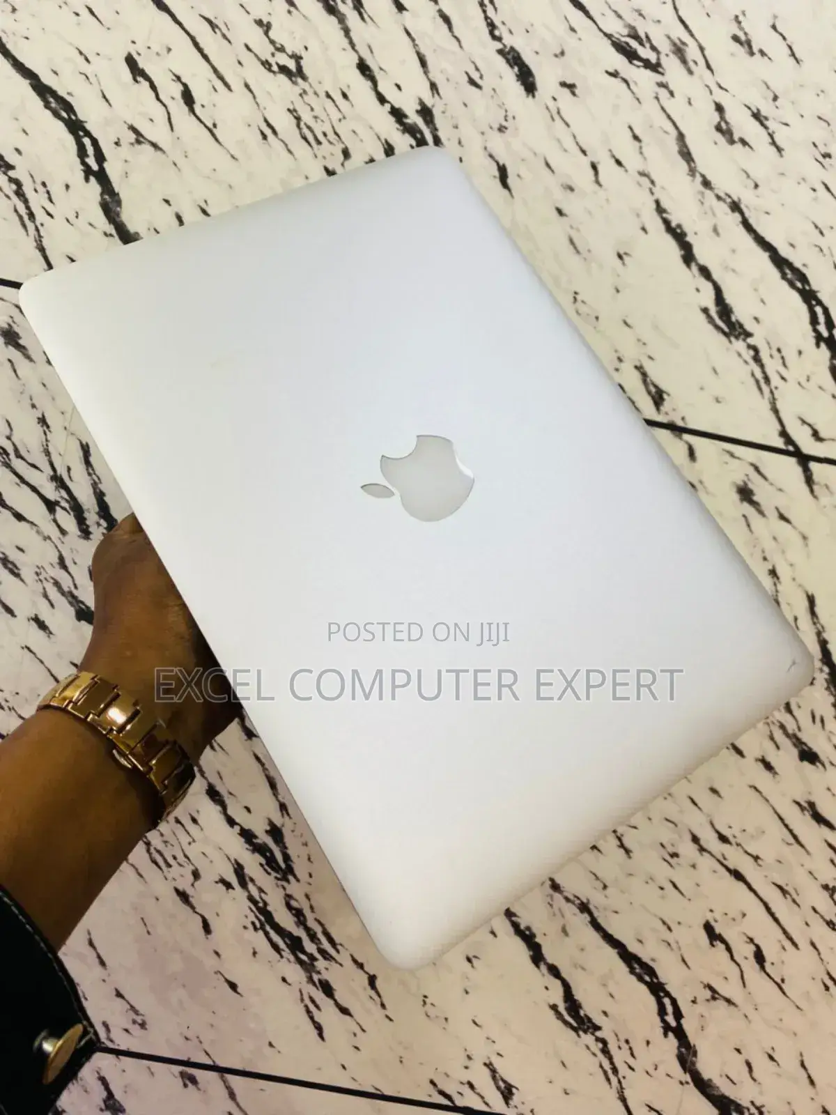 New Laptop Apple MacBook 2015 8GB Intel Core I5 SSD 256GB