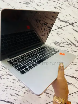 New Laptop Apple MacBook 2015 8GB Intel Core I5 SSD 256GB