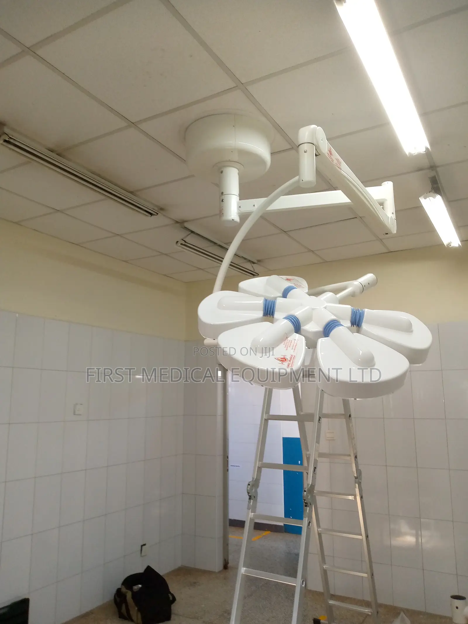 Ceiling Mount Operating Light