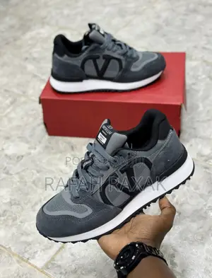 Original Super Classic Valentino Garavani Low Casual Sneakers