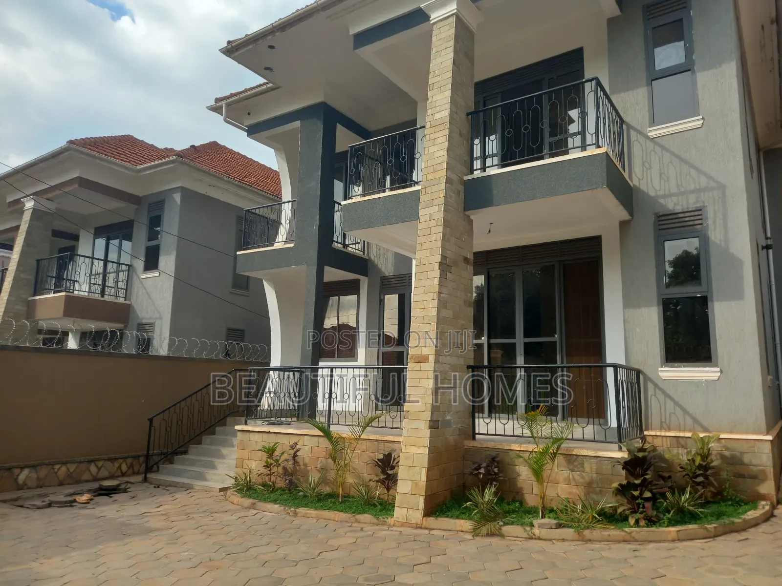 Furnished 4bdrm Duplex in Kira Tarmack for sale
