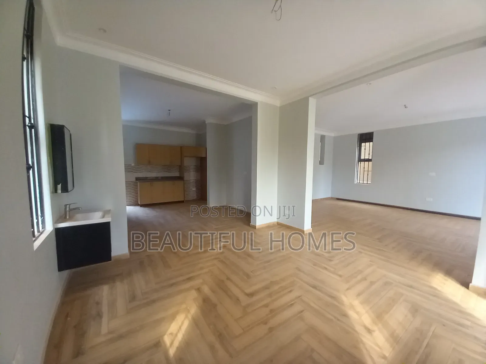Furnished 4bdrm Duplex in Kira Tarmack for sale