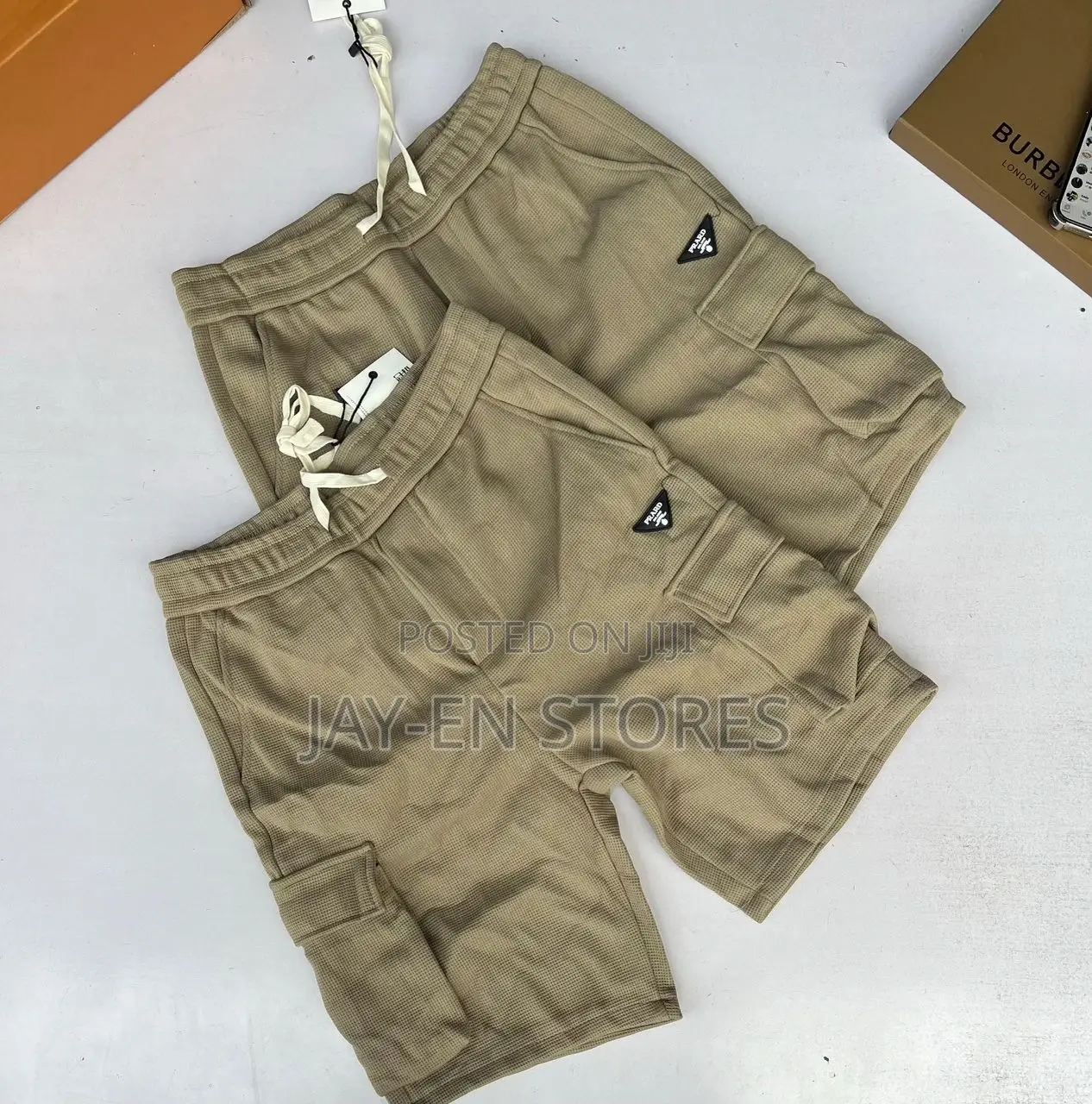 Prard Cream Shorts With Side Pockets