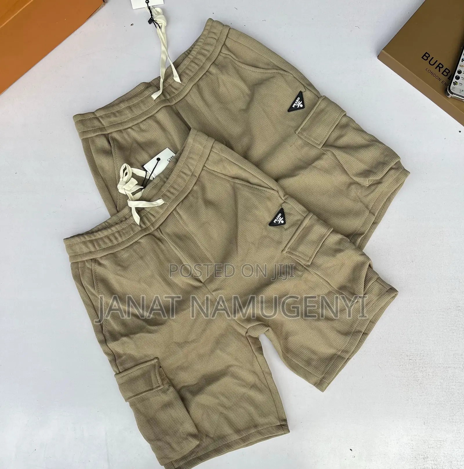 Prard Cream Shorts With Side Pockets