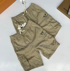Prard Cream Shorts With Side Pockets