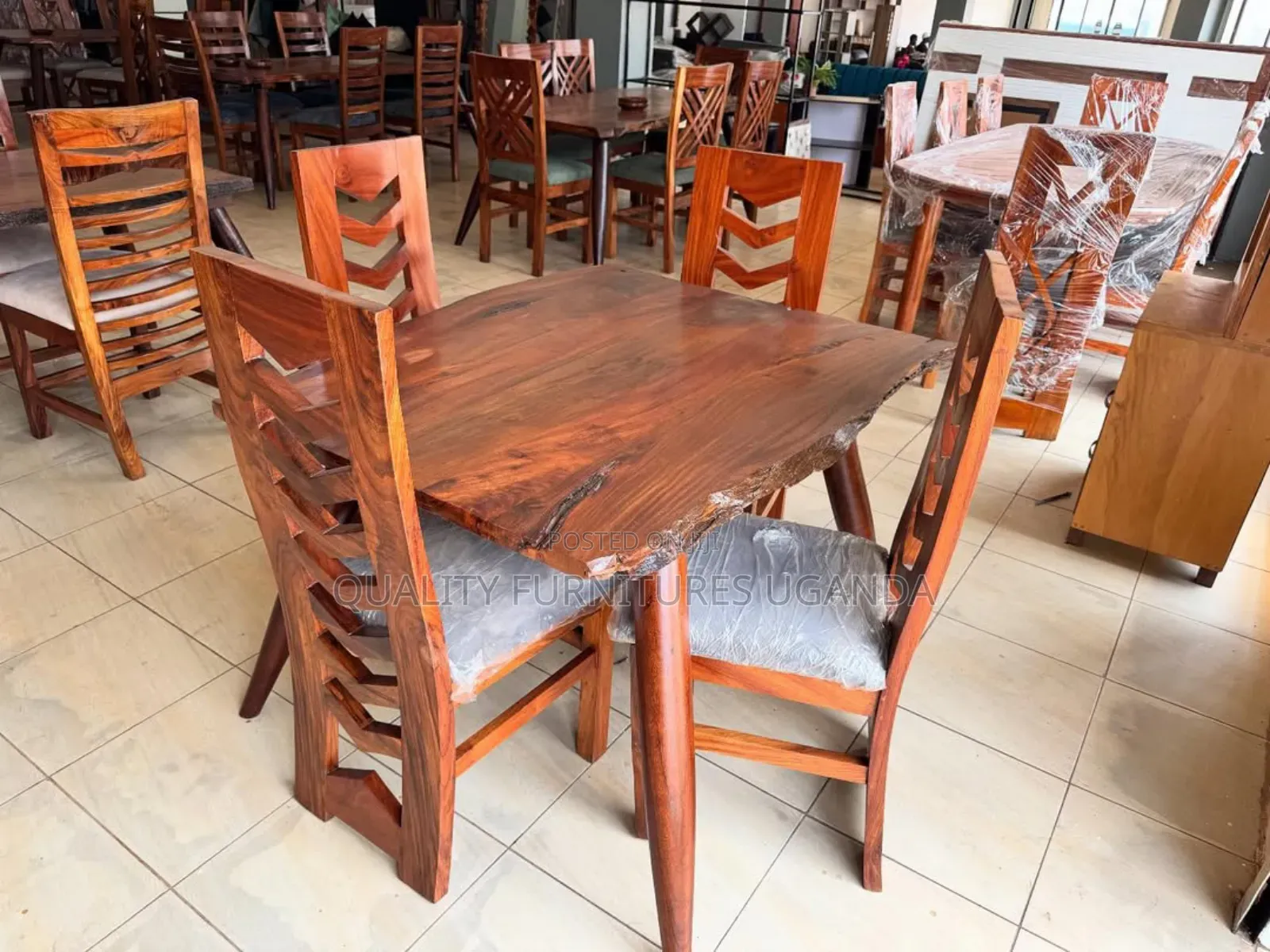 Mugavu Old Design Dinning Table