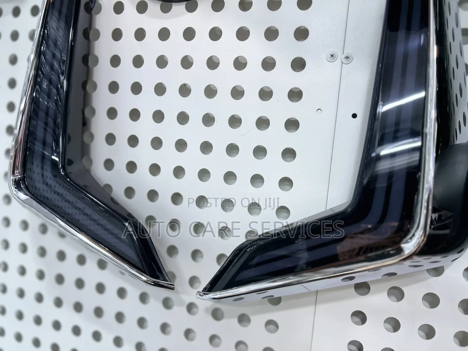 Toyota Vellfire Molding Grill