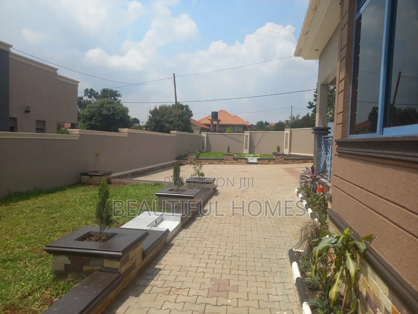 Furnished 4bdrm House in Kira for sale